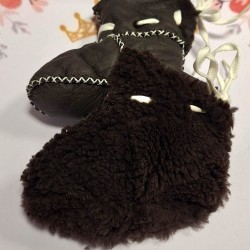 Бебешки кожени пухкави ботушки в тъмно кафяво Бебешки кожени пухкави ботушки в тъмно кафяво