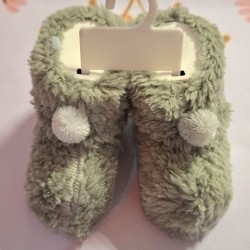 Бебешки пухкави терлички/чорапчета в светло зелено