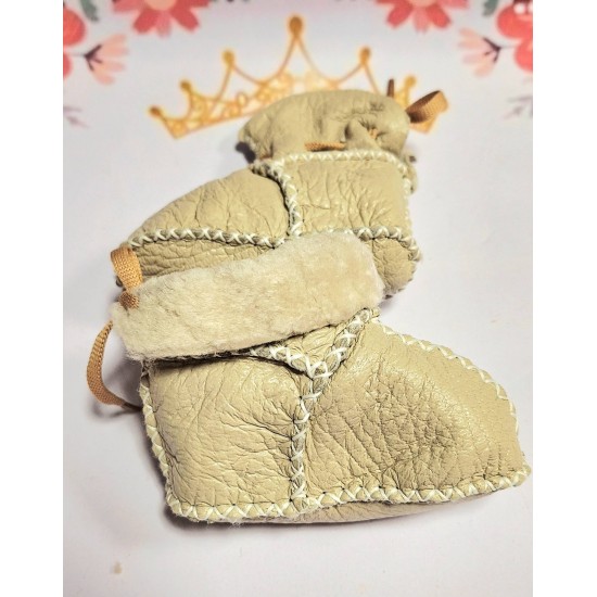 Бебешки кожени пухкави ботушки в бежово