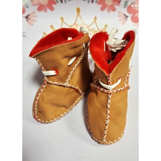 Бебешки кожени пухкави ботушки в кафяво и червено 