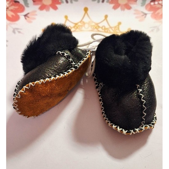 Бебешки зимни кожени буйки в черно с бял кант