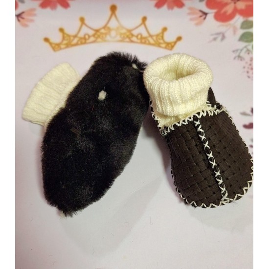 Бебешки буйки с пухкава подплата от естествена кожа в черно и бяло Бебешки буйки с пухкава подплата от естествена кожа в черно и бяло