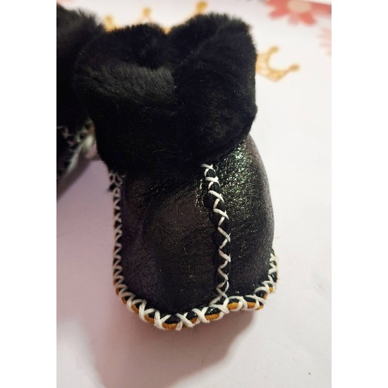 Бебешки зимни кожени буйки в черно с бял кант