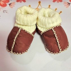 Бебешки буйки с пухкава подплата от естествена кожа в бордо