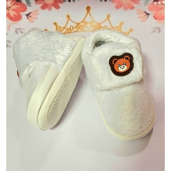 Разкошни бебешки пухкави буйки в бяло с МЕЧЕНЦЕ