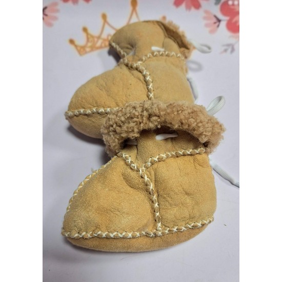 Бебешки кожени пухкави ботушки в светло кафяво Бебешки кожени пухкави ботушки в светло кафяво