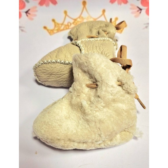 Бебешки кожени пухкави ботушки в бежово