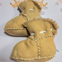 Бебешки кожени пухкави ботушки в светло кафяво