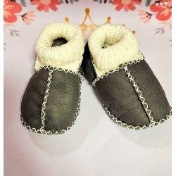 Бебешки буйки с пухкава подплата от естествена кожа в сиво