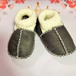 Бебешки буйки с пухкава подплата от естествена кожа в сиво