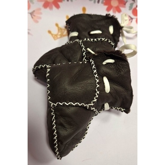 Бебешки кожени пухкави ботушки в тъмно кафяво Бебешки кожени пухкави ботушки в тъмно кафяво