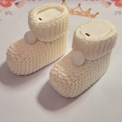 Плетени бебешки чорапки в бяло ТОПЧЕНЦЕ Плетени бебешки чорапки в бяло ТОПЧЕНЦЕ