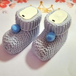 Плетени бебешки чорапки в светло синьо ТОПЧЕНЦЕ