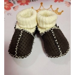 Бебешки буйки с пухкава подплата от естествена кожа в черно и бяло