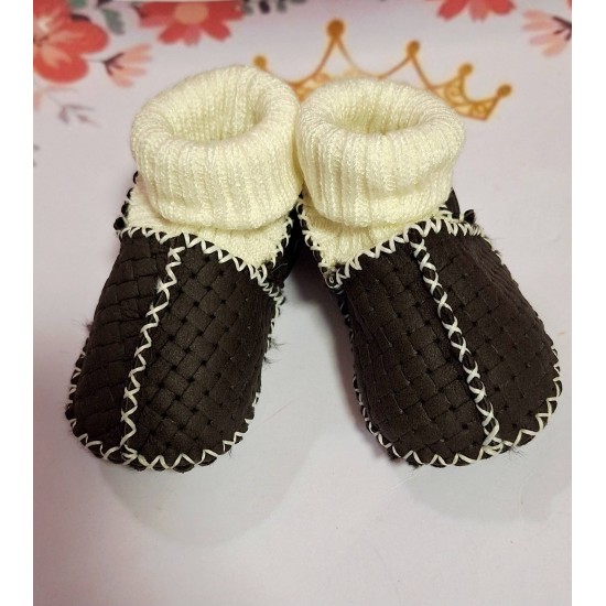 Бебешки буйки с пухкава подплата от естествена кожа в черно и бяло Бебешки буйки с пухкава подплата от естествена кожа в черно и бяло