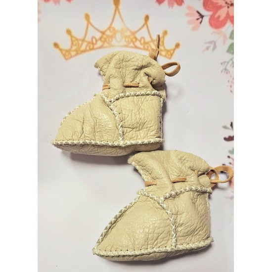 Бебешки кожени пухкави ботушки в бежово