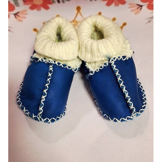 Бебешки буйки с пухкава подплата от естествена кожа в синьо Бебешки буйки с пухкава подплата от естествена кожа в синьо