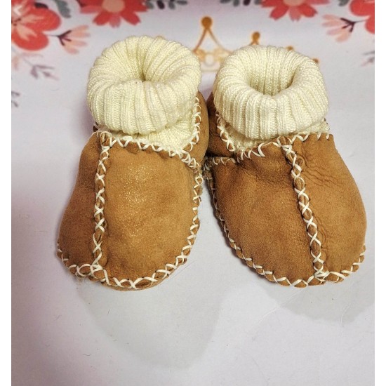 Бебешки буйки с пухкава подплата от естествена кожа в светло кафяво Бебешки буйки с пухкава подплата от естествена кожа в светло кафяво