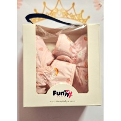 Пухкави бебешки ботушки в прасковено розово с бели облачета