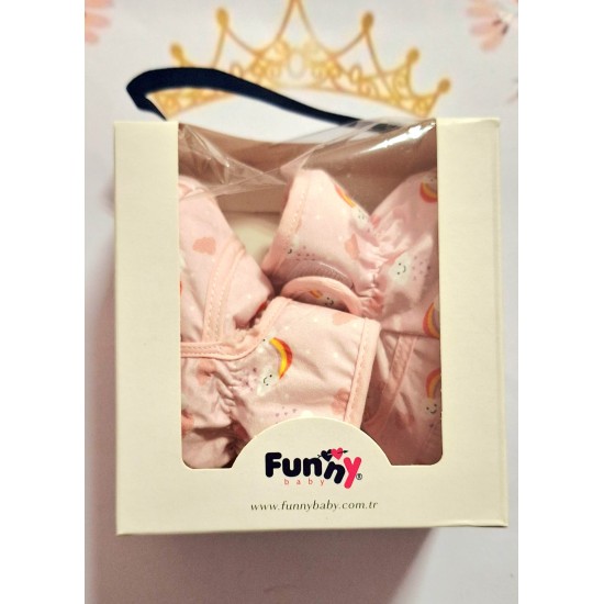 Пухкави бебешки ботушки в прасковено розово с бели облачета Пухкави бебешки ботушки в прасковено розово с бели облачета