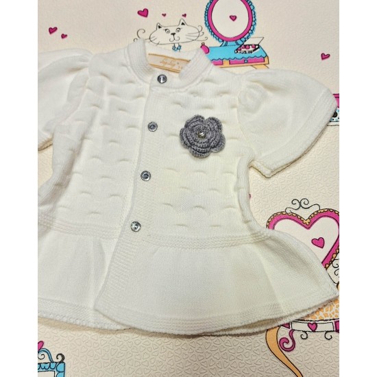 Бебешка плетена жилетка тип елек в бяло Бебешка плетена жилетка тип елек в бяло