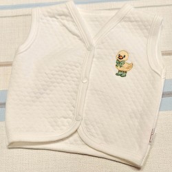 Бебешки елек в бяло с патенце