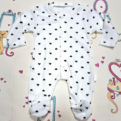 Бебешки памучен гащеризон в бяло със сърчица