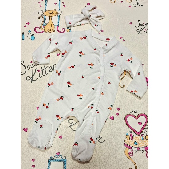 Бебешки памучен гащеризон в бяло с цветчета и лента за коса Бебешки памучен гащеризон в бяло с цветчета и лента за коса