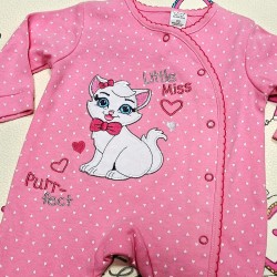 Бебешки гащеризон в розово на бели сърчица  с котенце