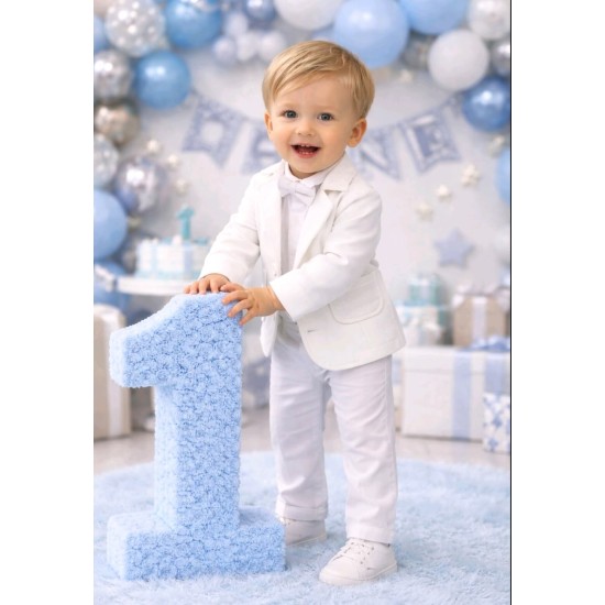 Бебешки официален костюм в бяло със сако и папийонка