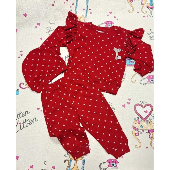 Бебешки комплект в червено на бели сърчица с шапка Бебешки комплект в червено на бели сърчица с шапка