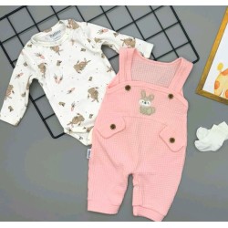 Бебешки комплект с боди,гащеризон и чорапки в светло розово ЗАЙЧЕТА