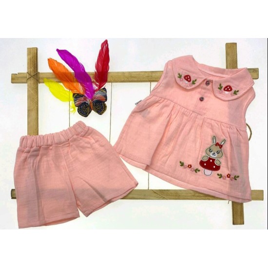 Детски летен комплект с къси панталони в прасковено ЗАЙКО Детски летен комплект с къси панталони в прасковено ЗАЙКО