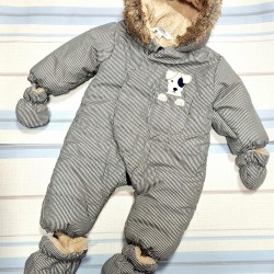 Бебешки пухкав космонавт с качулка с КУЧЕНЦЕ Бебешки пухкав космонавт с качулка с КУЧЕНЦЕ