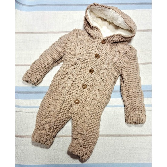 Пухкав плетен космонавт/гащеризон в бежово/кафяво с качулка