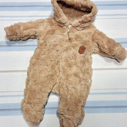 Бебешки пухкав преходен гащеризон в бежово Бебешки пухкав преходен гащеризон в бежово