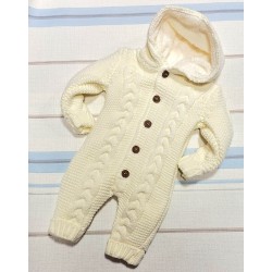 Пухкав плетен космонавт/гащеризон в  бяло с качулка