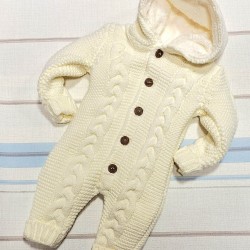 Пухкав плетен космонавт/гащеризон в  бяло с качулка