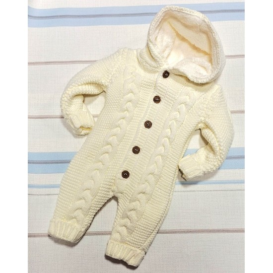 Пухкав плетен космонавт/гащеризон в  бяло с качулка