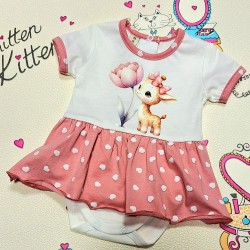 Бебешка лятна боди рокля в розова пудра със сърчица ЖИРАФЧЕ Бебешка лятна боди рокля в розова пудра със сърчица ЖИРАФЧЕ