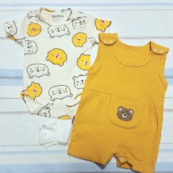 Бебешки летен гащеризон с боди и чорапки в жълто с МЕЧЕТА Бебешки летен гащеризон с боди и чорапки в жълто с МЕЧЕТА