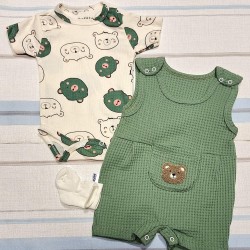 Бебешки летен гащеризон с боди и чорапки в зелено МЕЧЕТА Бебешки летен гащеризон с боди и чорапки в зелено МЕЧЕТА