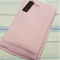 Бебешко пухкаво плетено одеяло в розово Бебешко пухкаво плетено одеяло в розово