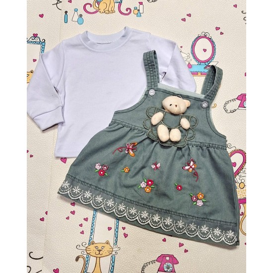 Детска рокля със сукман в зелено и бяла блуза с ИГРАЧКА Детска рокля със сукман в зелено и бяла блуза с ИГРАЧКА
