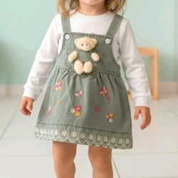Детска рокля със сукман в зелено и бяла блуза с ИГРАЧКА