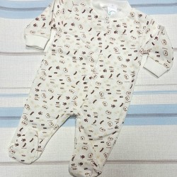 Бебешки леко ватиран гащеризон в бяло и кафяво МЕЧЕТА