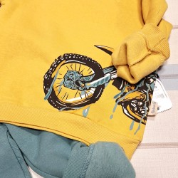 Детски ватиран комплект в жълто и зелено с МОТОР Детски ватиран комплект в жълто и зелено с МОТОР