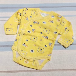 Бебешко леко ватирано боди в жълто с МЕЧЕНЦА Бебешко леко ватирано боди в жълто с МЕЧЕНЦА