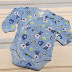 Бебешко леко ватирано боди в светло синьо с МЕЧОЦИ Бебешко леко ватирано боди в светло синьо с МЕЧОЦИ