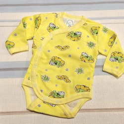 Бебешко леко ватирано боди в жълто ОБЛАЧЕТА Бебешко леко ватирано боди в жълто ОБЛАЧЕТА